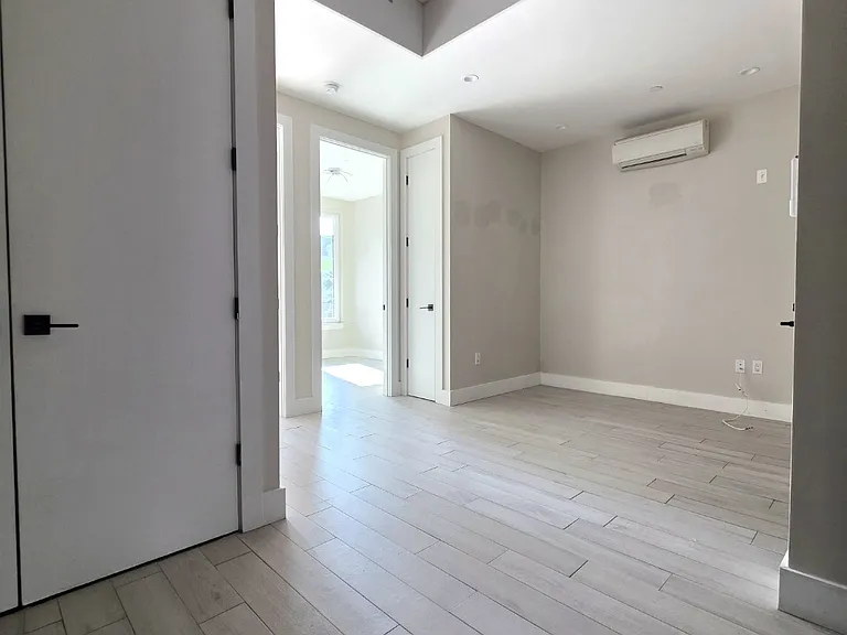 1546 Brooklyn Ave #2B — Photo 2