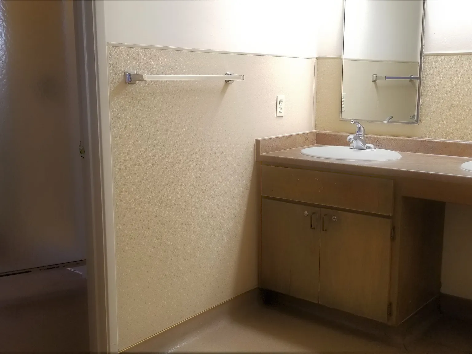 12 bed, 4000 sqft, $725 — Photo 4