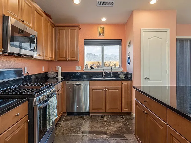 63 Columbia Dr — Photo 14