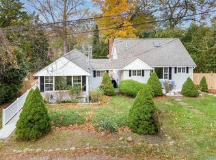 27 Triton Rd, Rocky Point, NY 11778