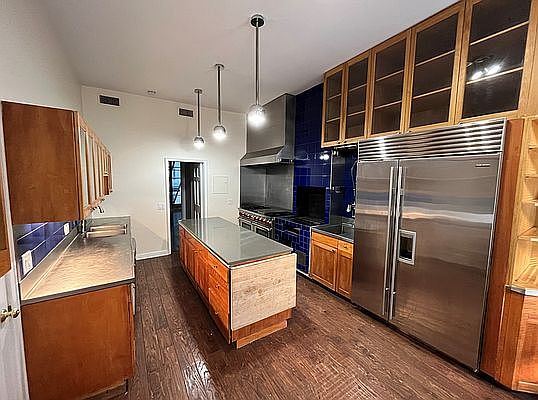 3rd image of 406 E 50th St #1