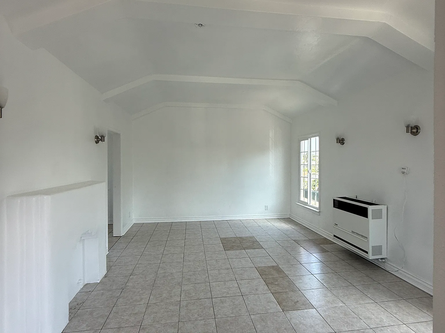 629 N Fickett St — Photo 2