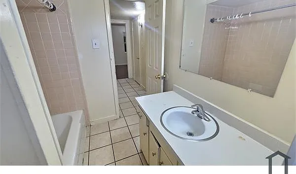 2420 Louise St #12 — Photo 9