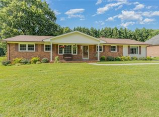 6209 Coltrane Dr, Kernersville, NC 27284