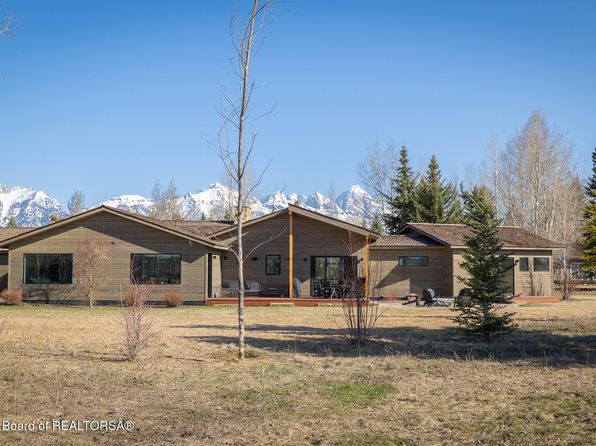 6300 N Aspen Dr, Jackson, WY 83001