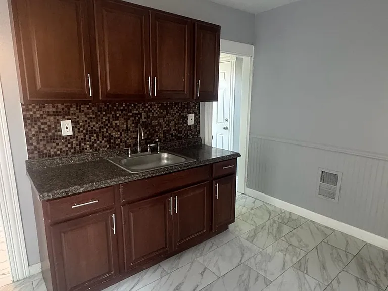 1079 Kossuth St #2 — Photo 5