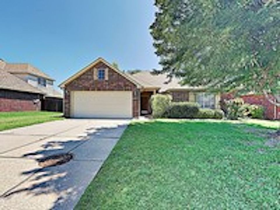 1st image of 5015 S 195th Pl E