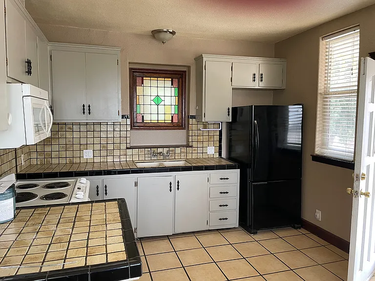 17174 Indianola Ave — Photo 5
