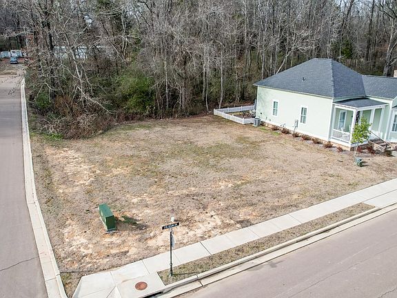 4th image of 1118 Coliseum Dr