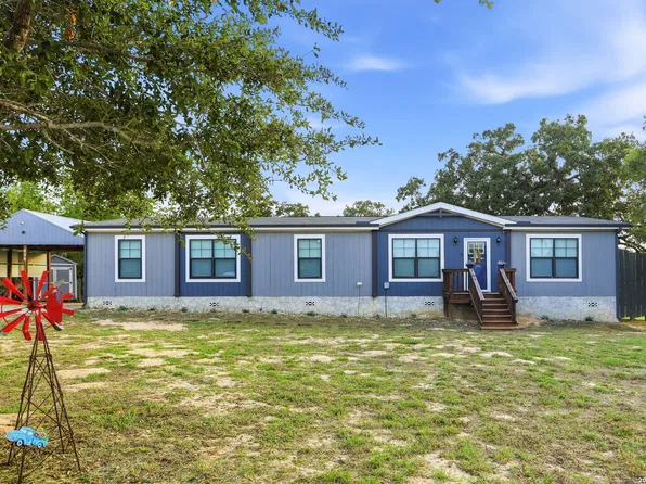 256 Creeks End, Floresville, TX 78114