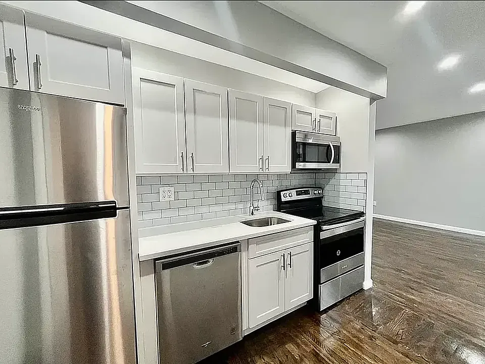 215 E 164th St #2W