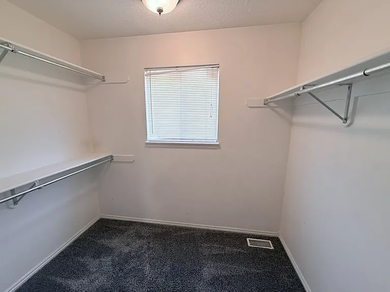 824 E 760 N — Photo 17