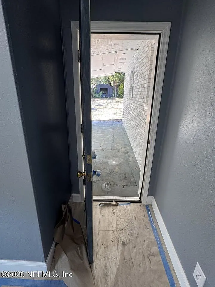 4 bed, 2.0 bath, 1000 sqft, $2,400 — Photo 2