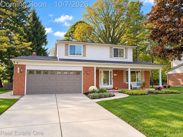 5427 English Dr, Troy, MI 48085