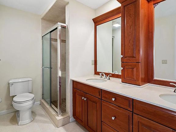 3rd image of 22 Airmount Ave Unit 6
