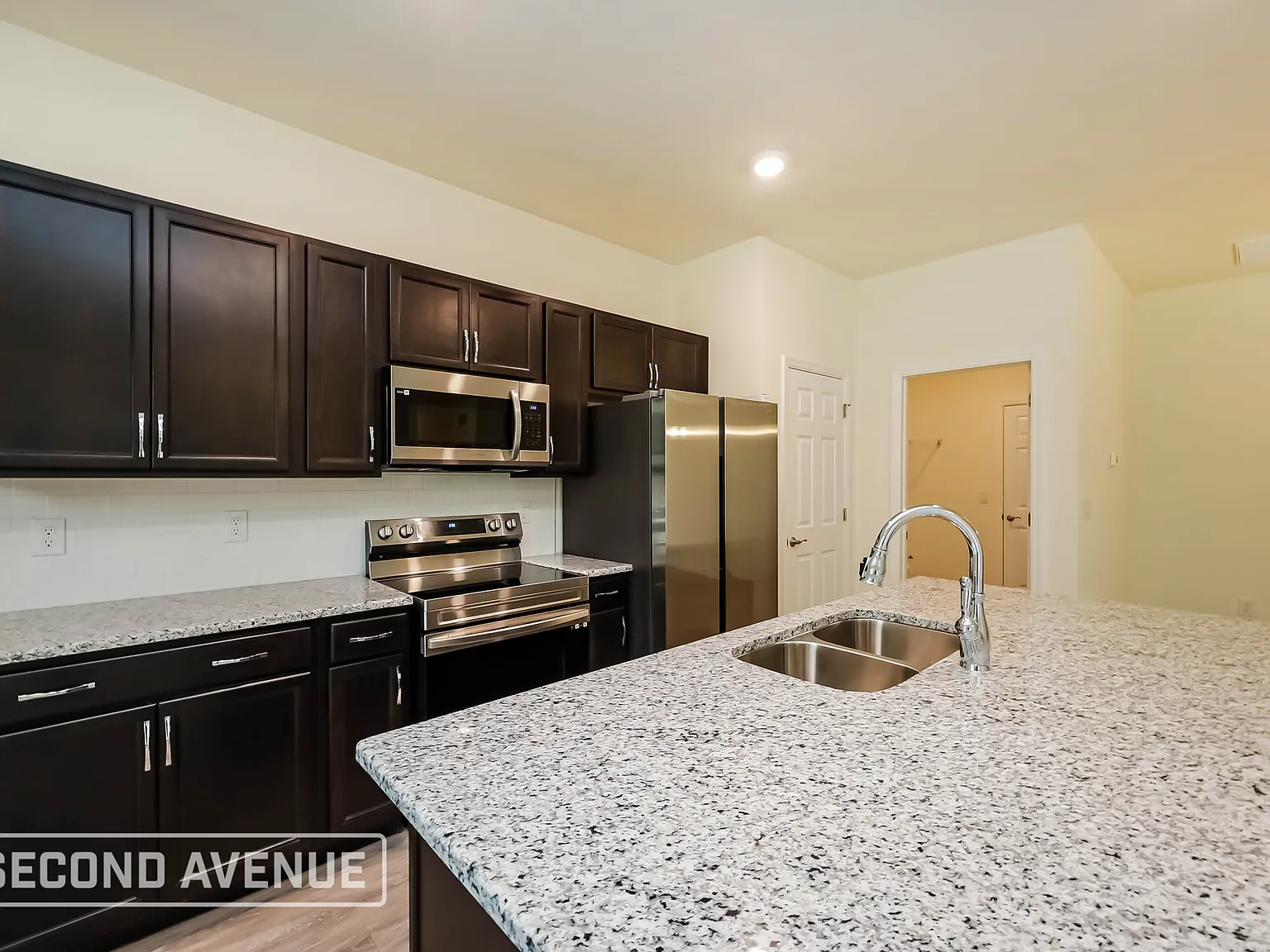 4 bed, 2.0 bath, 1760 sqft, $2,238 — Photo 3