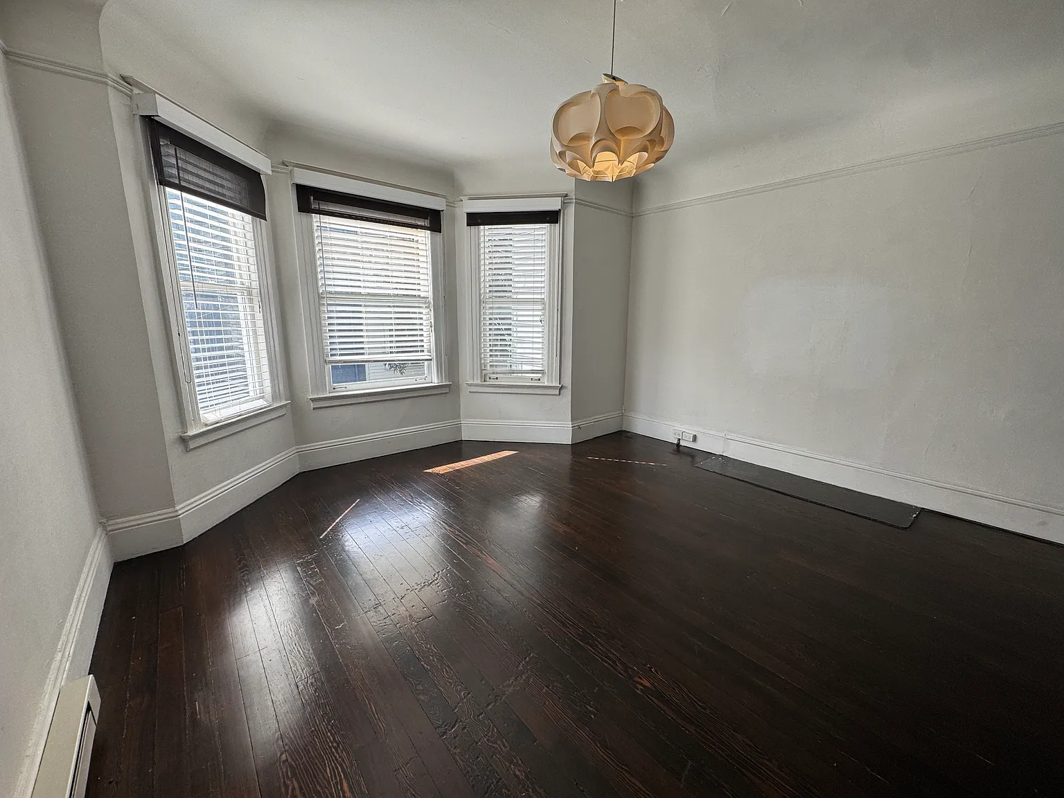 2 bed, 972 sqft, $6,200 — Photo 2