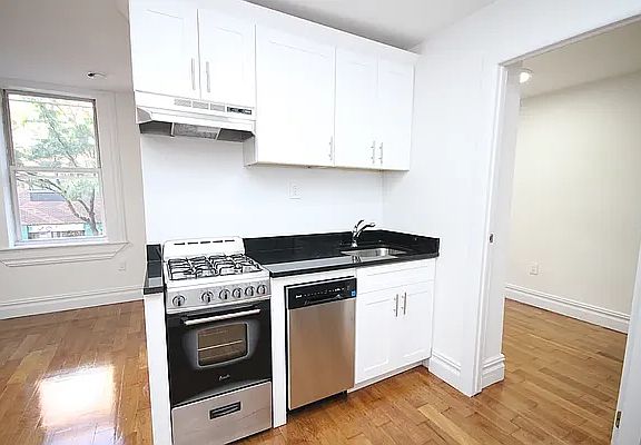 4th image of 150 E 3rd St APT 3C