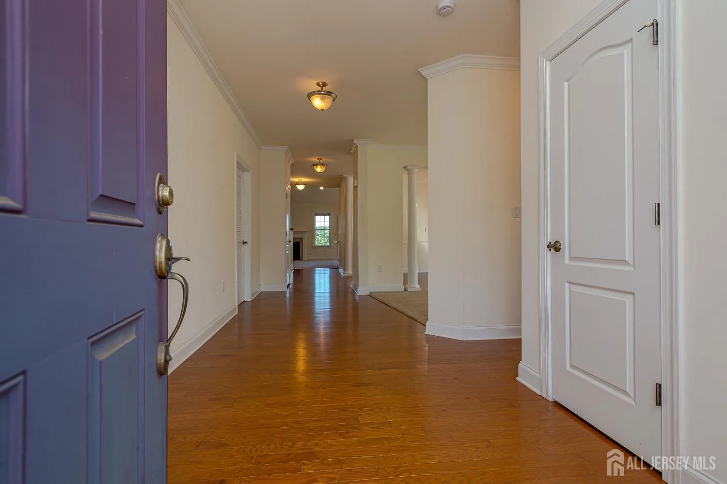 3 bed, 3.5 bath, 2616 sqft, $5,300 — Photo 2