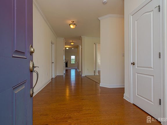 2nd image of 9 Comstock Ln