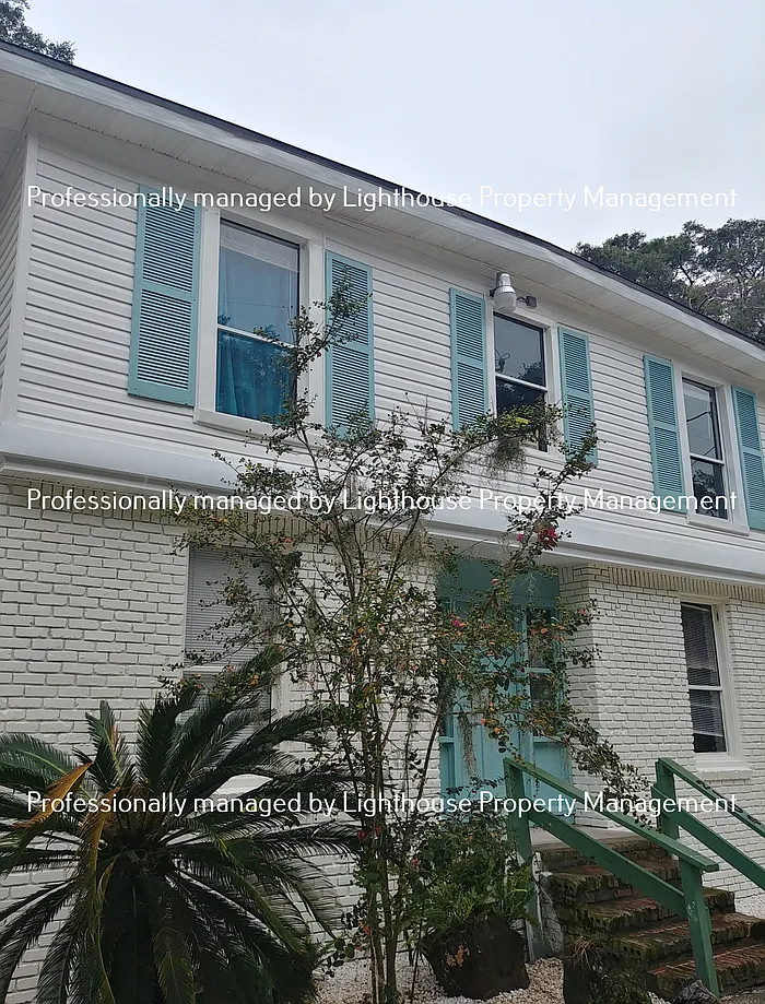 2 bed, 1.0 bath, 907 sqft, $945 — Photo 1