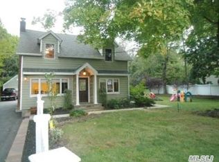 829 Meadow Rd, Smithtown, NY 11787