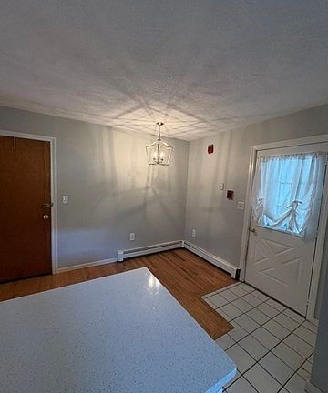 3rd image of 131 N Main St APT 5