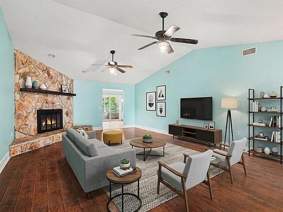 3rd image of 928 Timbergreen Dr