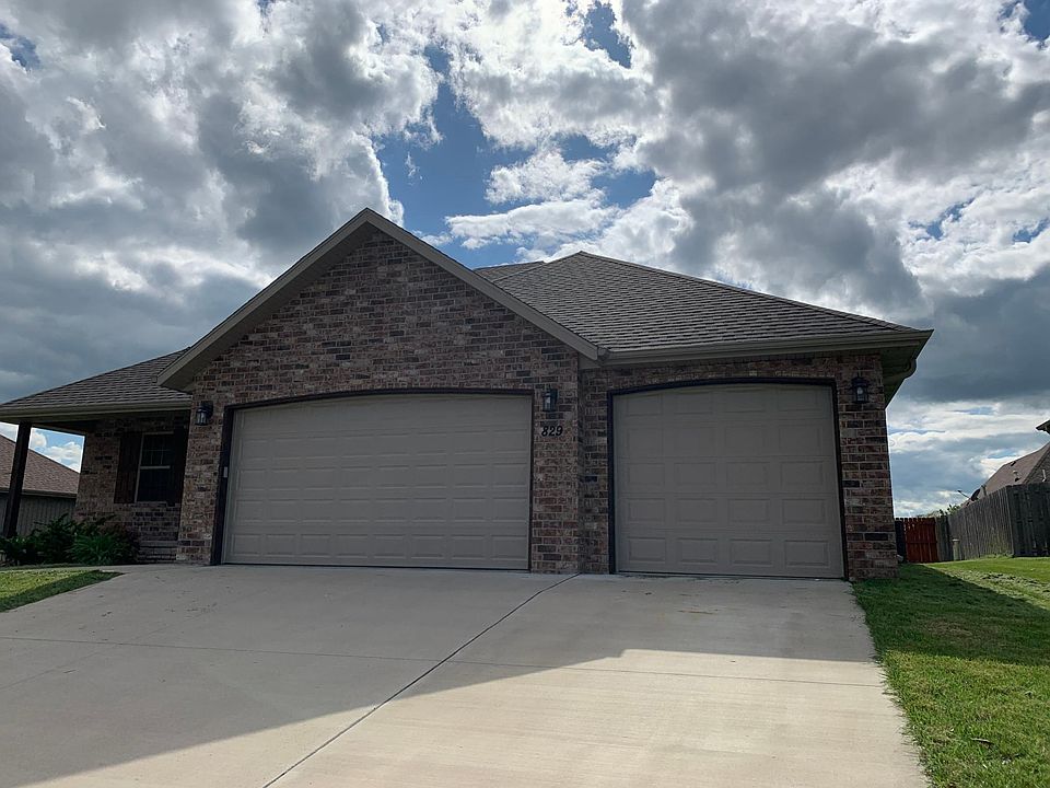 Front of the House 829 S East Ridge