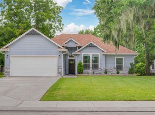 410 Winding Way St, Lake Jackson, TX 77566