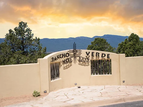 16 Los Pecos Trl, Tijeras, NM 87059