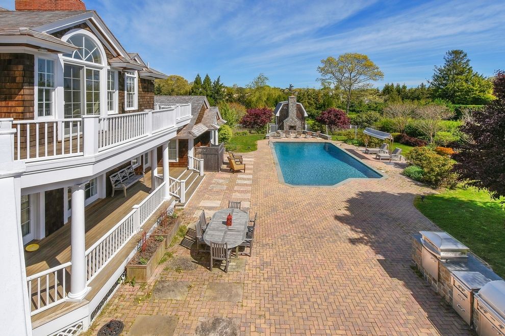 4 Cooper Ln in Quogue Out East