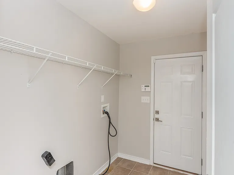 8770 Kennedy Dr — Photo 28