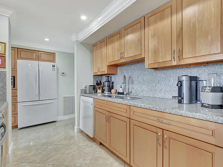 2121 N Ocean Blvd #1405E — Photo 11