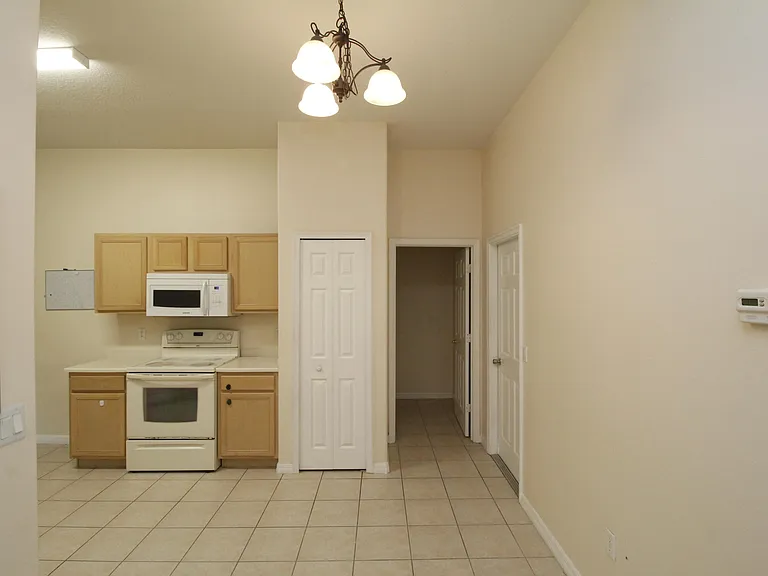 885 Tavernier Cir NE — Photo 5