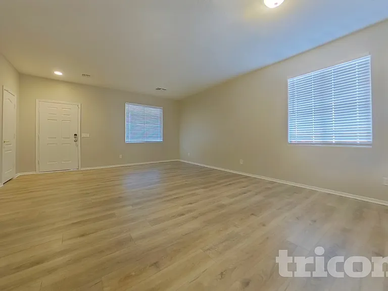 7022 W Carson Rd — Photo 3