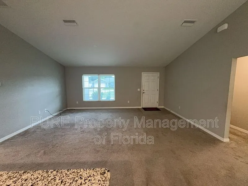 3 bed, 2.0 bath, 1433 sqft, $1,799 — Photo 4
