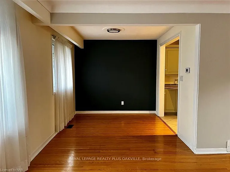 694 Niagara St #UPPER — Photo 5