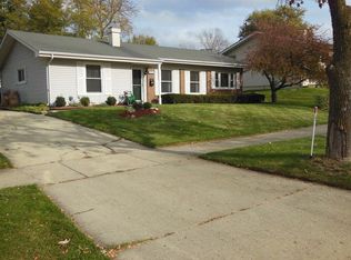 1765 Chippendale Rd, Hoffman Estates, IL 60169
