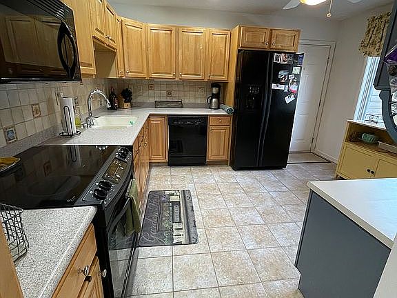 2nd image of 406B Heritage Hls