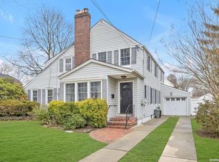 78 Bromleigh Rd, Garden City, NY 11530