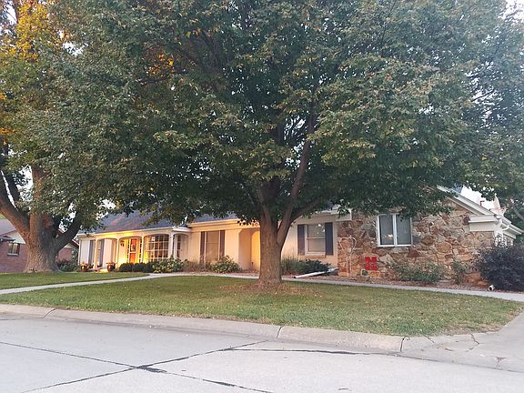 2nd image of 804 Parkview Dr