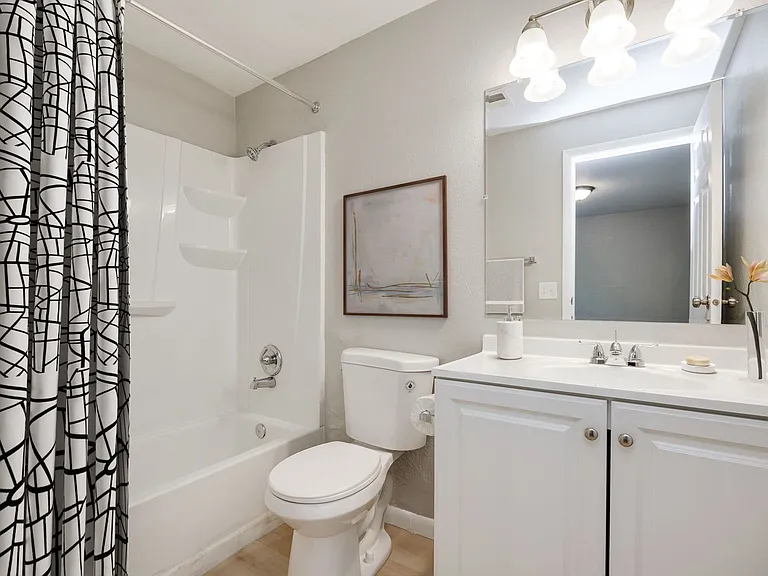 Monroe Terrace Apartments — Photo 7
