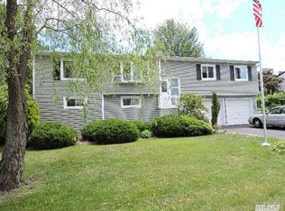 54 Orange St, Central Islip, NY 11722