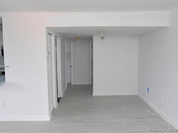 3rd image of 990 Biarritz Dr APT 501