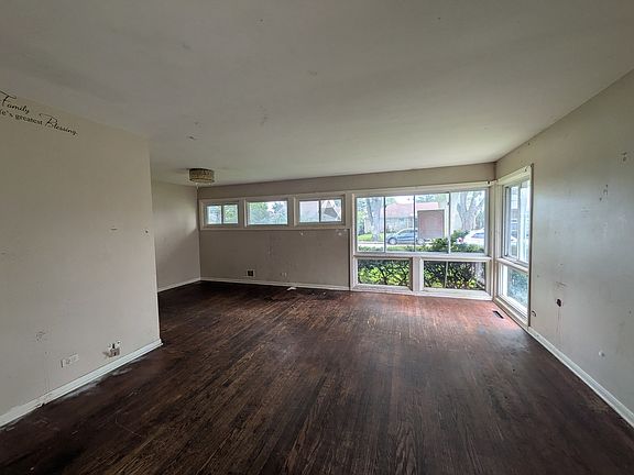 2nd image of 8422 Harding Ave