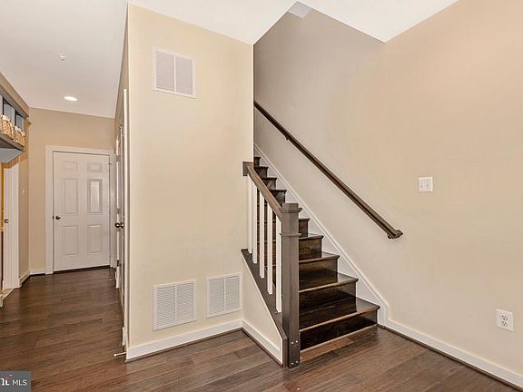 Open foyer with office or bedroom off to the left