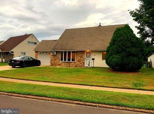 68 Jonquil Ln, Levittown, PA 19055
