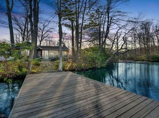 154 Lake End Rd, Newfoundland, NJ 07435