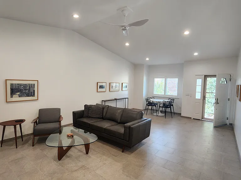 242 Crossroads Cir — Photo 2